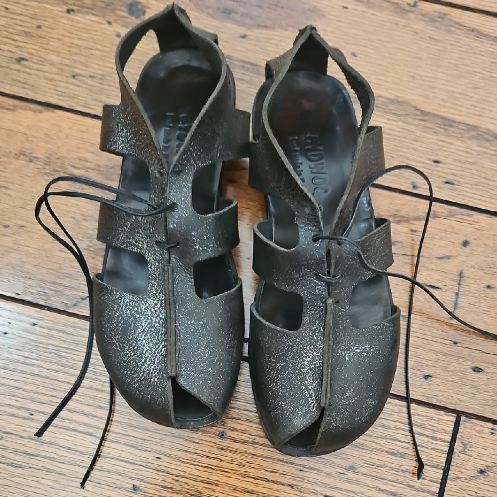 AlterWomen's Cydwoq Shoe Size 36 US 6 Brown Leather Silcer Metallic Finish